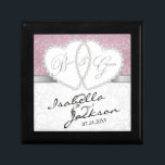 Jahrestag / Hochzeit - Rosa Erinnerungskiste<br><div class="desc">Braut und Gräuel Jubiläum / Hochzeitsrosa Design Sake Geschenkboxen. ✔ Hinweis: Nicht alle Vorlagenbereiche müssen geändert werden... nur das ändern, was Sie brauchen. 📌 Wenn Sie weitere Anpassungen benötigen, klicken Sie bitte auf den Button "Weitere Anpassungen vornehmen" oder "Design anpassen oder bearbeiten" und verwenden Sie unser Designwerkzeug, um die Größe,...</div>