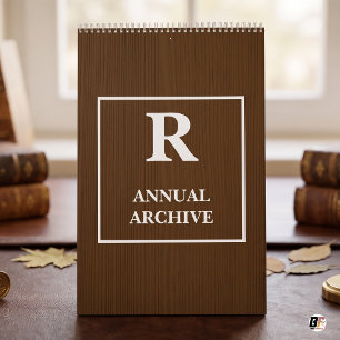 Jährliches Archiv Monogramm-Typografie Braun Holz Kalender