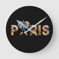 J'aime Paris avec un décor urbain bien coloré.