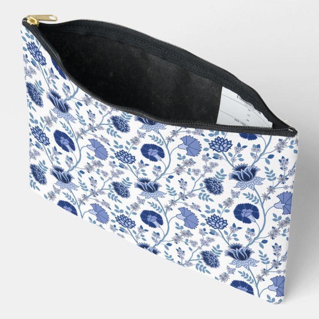 Jakobobsflorale Blues über Weiß Zubehörtasche (Offen)