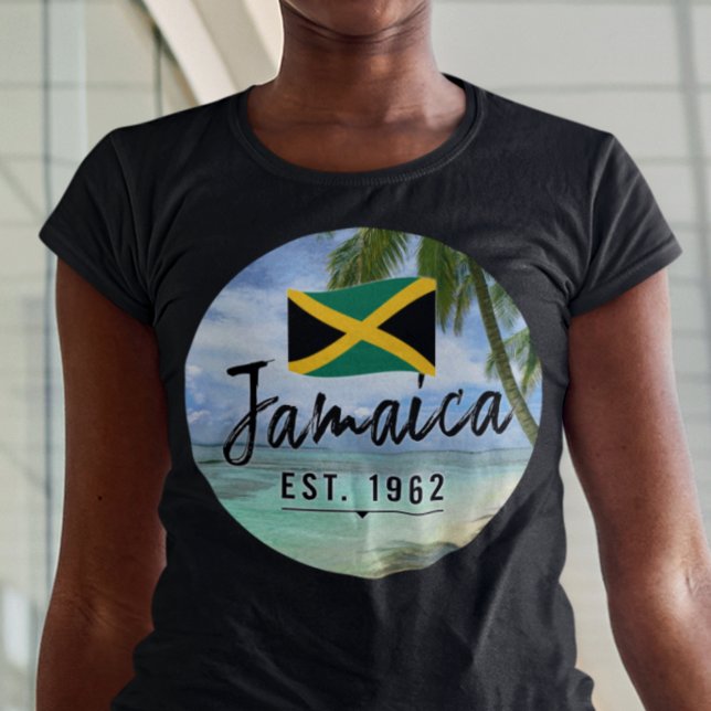 "Jamaika Est. 1962" Strand mit jamaikanischer Flag T-Shirt (Von Creator hochgeladen)