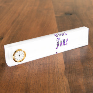 Jane, Name, Logo, Schreibtisch mit Uhrwerk. Namensplakette