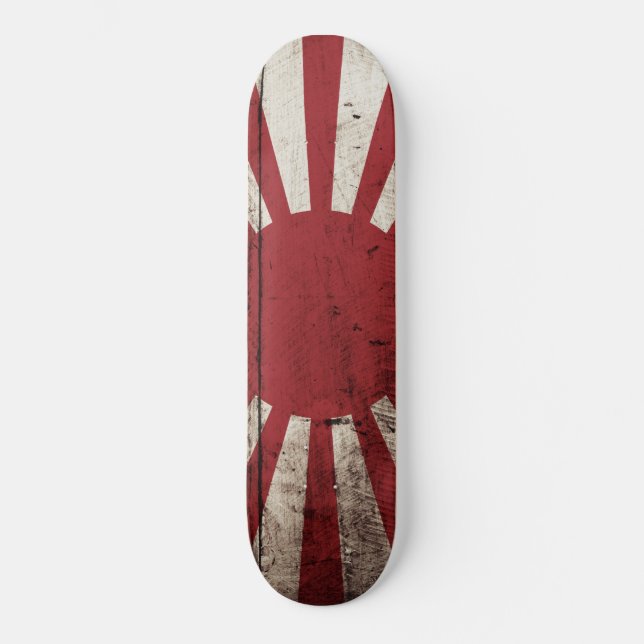 Japan-aufgehende Sonne-Flagge auf altem hölzernem Skateboard (Vorderseite)