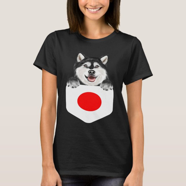 Japan Flag Alaskan Malamute Dog In Pocket T-Shirt (Vorderseite)