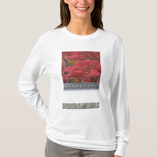 Japan, Kyoto, Herbstfarbe beim Eikando-Tempel T-Shirt (Vorderseite)