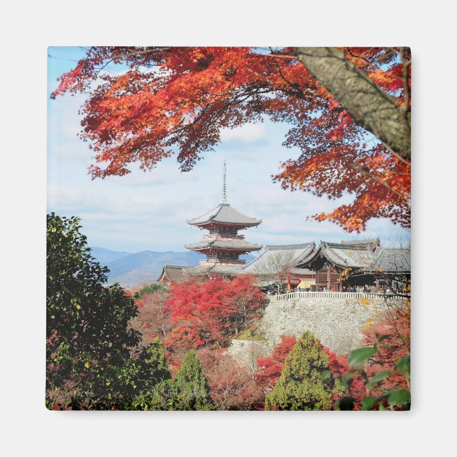 Japan, Kyoto. Kiyomizu-Tempel in Herbstfarbe Magnet (Vorne)