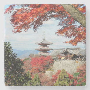 Japan, Kyoto. Kiyomizu-Tempel in Herbstfarbe Steinuntersetzer