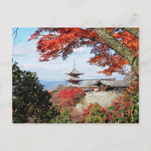 Japan, Kyoto. Kiyomizu-Tempel in Herbstfarben Postkarte