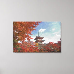 Japan, Kyoto, Pagode in Herbstfarben Leinwanddruck