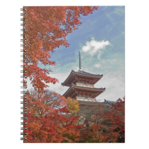 Japan, Kyoto, Pagode in Herbstfarben Notizblock