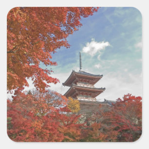 Japan, Kyoto, Pagode in Herbstfarben Quadratischer Aufkleber