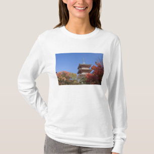 Japan, Kyoto, Pagode in Herbstfarben T-Shirt