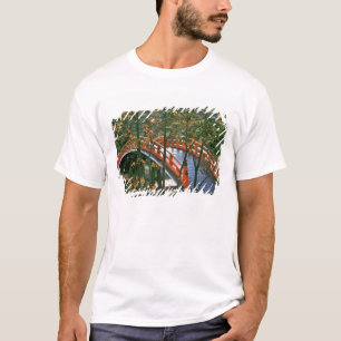 Japan, Nara Pref., Nara. Die Royal Bridge leuchtet T-Shirt