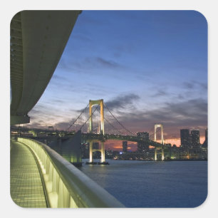 Japan. Tokio. Rainbow Bridge in Tokyo Bay. Quadratischer Aufkleber