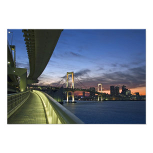 Japan. Tokio. Regenbogenbrücke in der Tokiobucht. Fotodruck