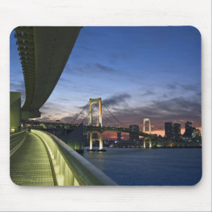 Japan. Tokio. Regenbogenbrücke in der Tokiobucht. Mousepad