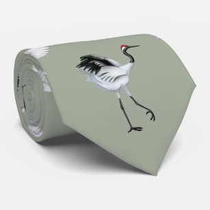 Japaner streckt die Krawatte der Männer