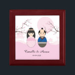 Japanese Couple for Design Wedding Erinnerungskiste<br><div class="desc">This Kokeshi Japanese Wedding Couple Wedding design i zu fun. With Soft colors, it i, and, inspired by Kokeshi dolls, shows zu couple on zu Traditional background of typical Japanese landscape. Available for Also same-sex couples or for any type other of event. If pflügt to personalize or because you C...</div>