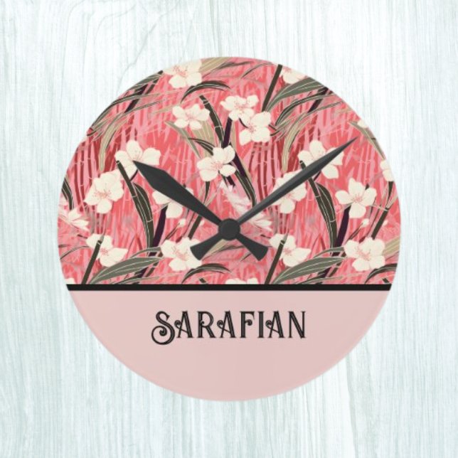 Japanese Floral in Salmon Pink White Red w Initial Runde Wanduhr (Von Creator hochgeladen)