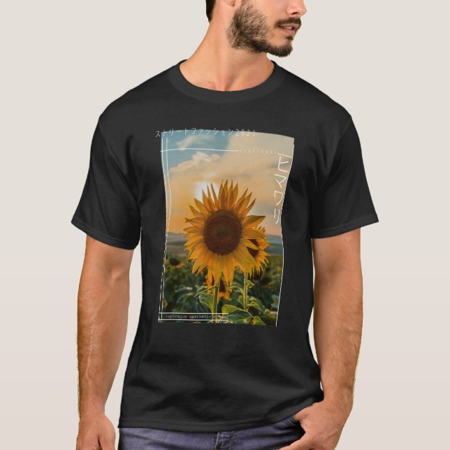 Japanese Floral Sunflower Streetwear Aesthetic T-Shirt (Vorderseite)