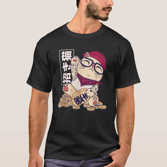 Japanese Waving Cat Sitting on Coins  T-Shirt (Vorderseite)
