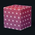 Japanisch Asanoha Traditionelles Druckrot und Lila Geschenkschachtel<br><div class="desc">Asanoha ist ein traditionelles japanisches Muster,  das auf den sternförmigen Blätter einer harten Pflanze basiert,  die Vitalität und Wachstum repräsentiert. Dieses Muster ist seit langem beliebt auf Kimonos und Artikeln für Kinder und Babys,  da es zu Wachstum und Kraft bringen soll.</div>