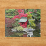 Japanische Gartenteichtennis Puzzle<br><div class="desc">Ein herausforderndes Puzzle,  das ein Foto-Image eines hübschen japanischen Gartenteiches mit einem roten,  miniaturisierten Shinto-Schrein und bunten Herbstblättern aufweist. Wählen Sie Ihre Rätsel-Größe aus. Spaß für die ganze Familie! HINWEIS: Das Bild wurde nicht für die Größe eines Quadrat-Puzzles optimiert. Foto: Point Defiance Park Japanischer Garten</div>