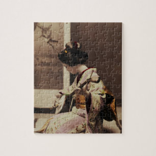 Japanische Geisha spielt die Shamisen Puzzle