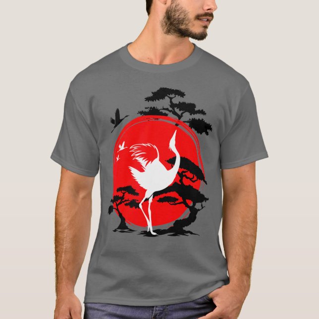 Japanische Krane Bird Bonsai Tree and Red Sun T-Shirt (Vorderseite)