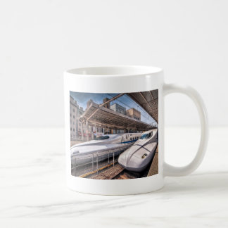 Japanische Kugel-Züge an Tokyo-Station Kaffeetasse