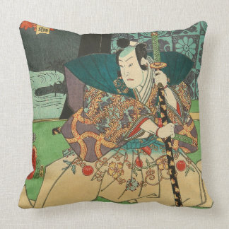Japanische Kunst - Samurai hält ein Katana-Schwert Kissen