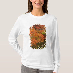 Japanischer Ahorn in Herbstfarbe T-Shirt