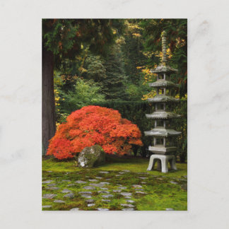 Japanischer Ahorn und Pagode im japanischen Garten Postkarte