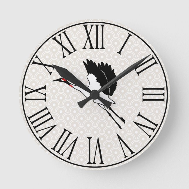 Japanischer Flugkran und Taupe Scallops Runde Wanduhr (Vorderseite)