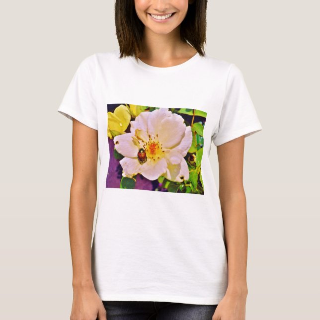 Japanischer Käfer auf White Rose T-Shirt (Vorderseite)