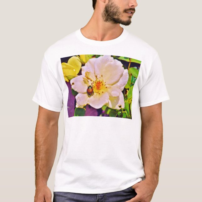 Japanischer Käfer auf White Rose T-Shirt (Vorderseite)