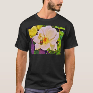 Japanischer Käfer auf White Rose T-Shirt