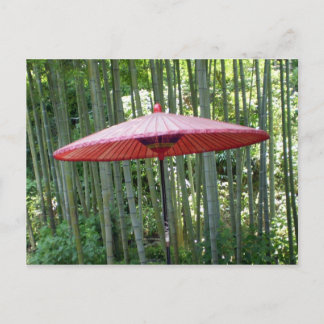 Japanischer Regenschirm unter dem Bambus Postkarte