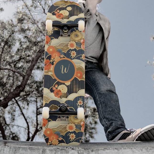 Japanischer Retro Teal Blumen Initial auf Wolken Skateboard (Von Creator hochgeladen)