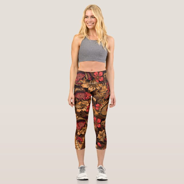 Japanisches Drachenkoi-Muster. Capri Leggings (Vorderseite)