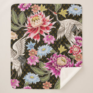 Japanisches Muster mit Blume und weißen Kranen Sherpadecke