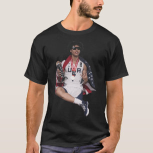 Jared Mccain mit Trophäe T-Shirt