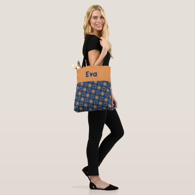 Jasper Orange und Ateneo Blue Blume Muster (Am Model)