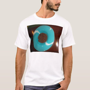 Java Vibes: Kaffeebohnen und Cyanblaue Schale Kuns T-Shirt