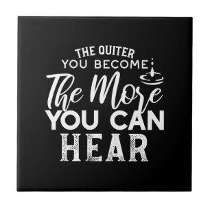 Je leiser man wird, desto mehr kann man Schwarz hö Fliese