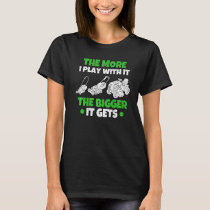 Je mehr ich mit ihm spiele, desto mehr Rasenmäher T-Shirt