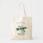 Jede Farbe Michigan Karte Hochzeitungs-Begrüßungst Tragetasche<br><div class="desc">Hochzeitswochenende Begrüßungsgeschenk-Tasche für Gäste aus der Stadt, um Ihre Hochzeit, mit dem Bild von Michigan. Sie können die Farben für jeden Teil dieses Designs bearbeiten und das Herz an den Ort Ihrer Hochzeit bringen. Klicken Sie zum Ändern der Farben auf Personalisieren und dann auf "Bearbeiten mit dem Entwurfstool". Wählen Sie...</div>