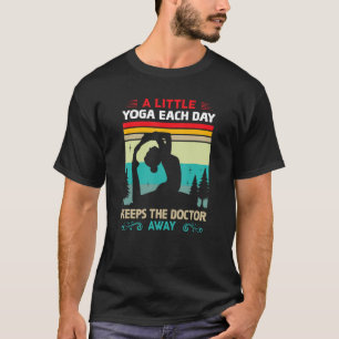 Jeden Tag Behalte ein kleiner Yoga den Arzt weg T-Shirt