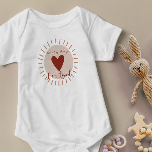 Jeden Tag bin ich geliebt Boho Heart Sun Matching Baby Strampler