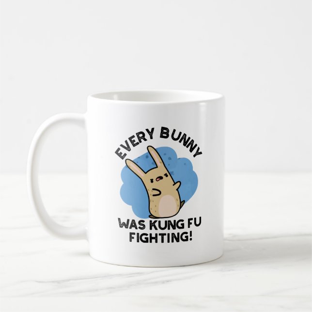 Jeder Bunny war Kung Fu kämpfen Funny Rabbit Pun Kaffeetasse (Links)